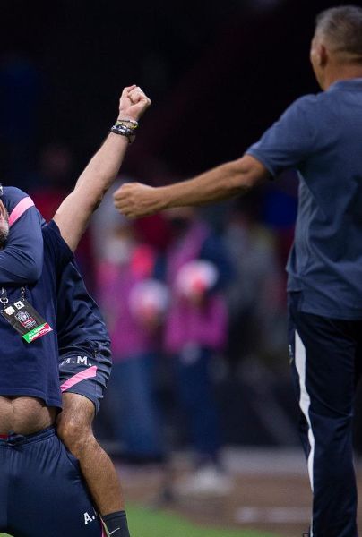 Lillini dando las gracias luego de pasar a la final de la Liga de Campeones de la Concacaf
