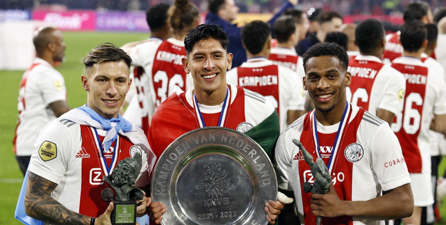 El Ajax de Édson Álvarez anunció a su nuevo entrenador.