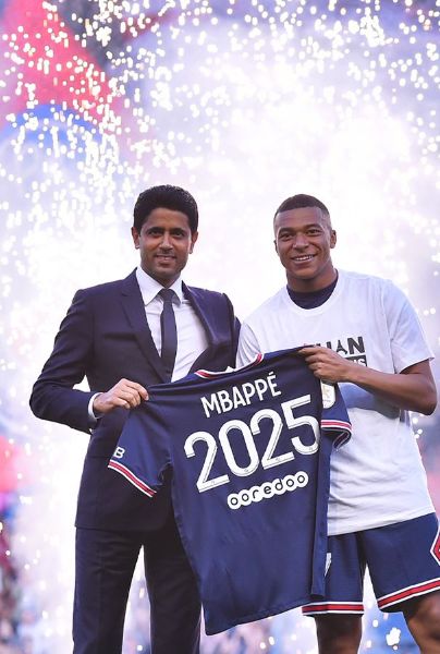Kylian Mbappé y PSG llegaron a un acuerdo por tres temporadas más.
