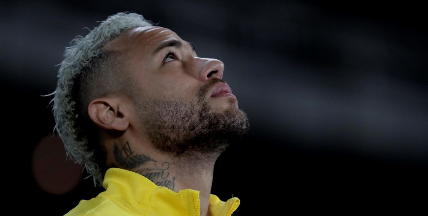 Neymar Jr. tuvo que aterrizar de emergencia tras fallas en su avión.