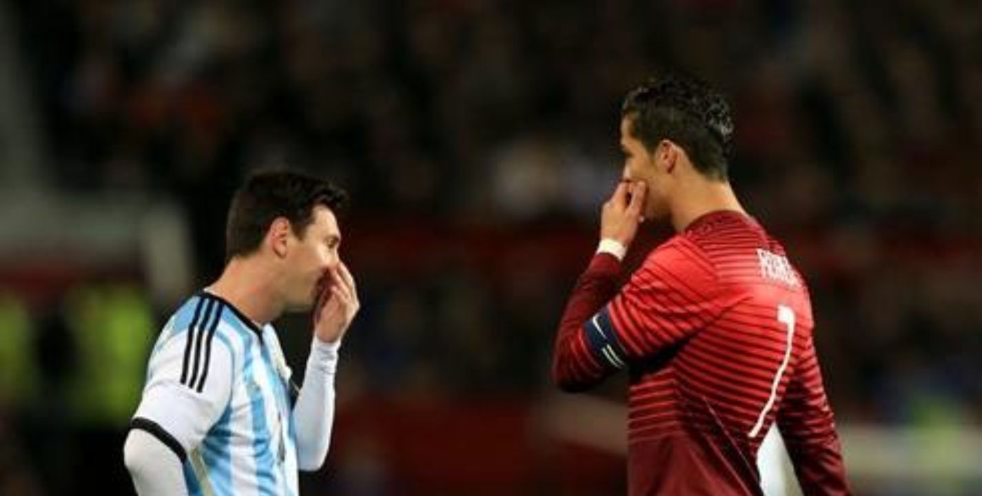 Messi y Cristiano Ronaldo batallan para anotar despues de la fase de grupos en las Copas del Mundo