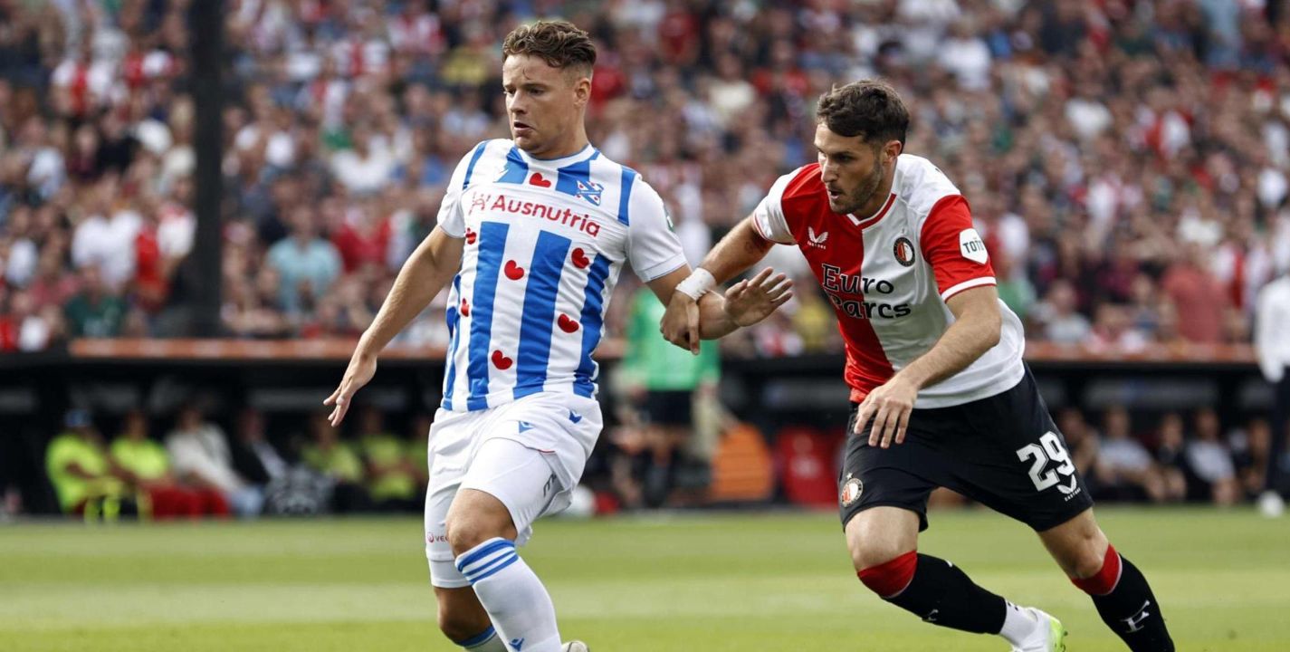 Santiago Giménez se coloca como máximo goleador de la Eredivisie. (Foto: EFE)